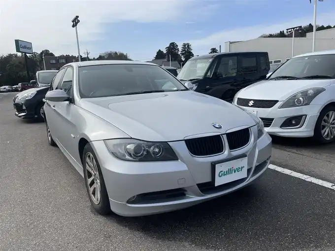 新着情報“３シリーズ320i”2006年式シルバー入荷しました！