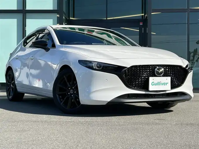 新着情報“ＭＡＺＤＡ３ファストバック15S レトロスポーツエディション”2024年式スノーフレイクホワイトパールマイカ入荷しました！