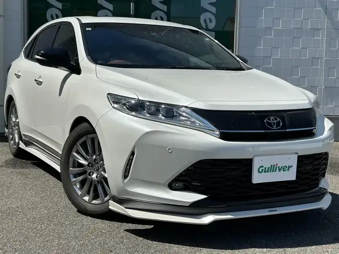 新着情報“ハリアープレミアム”2019年式ホワイトパールクリスタルシャイン入荷しました！