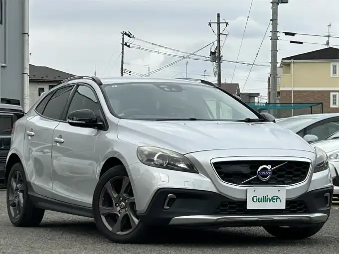 新着情報“Ｖ４０クロスカントリー T5 AWD”2013年式シルバー入荷しました！