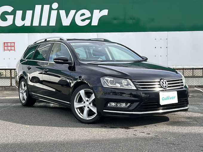 新着情報“パサートヴァリアントTSIハイライン ブルーモーションテクノロジー”2014年式黒入荷しました！