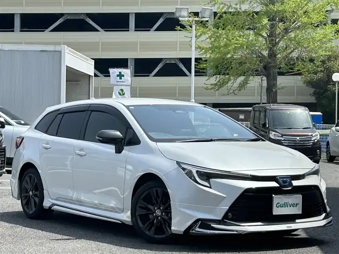 新着情報“カローラツーリングハイブリッド ダブルバイビー”2024年式プラチナホワイトパールマイカ入荷しました！