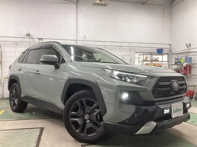 新着情報“ＲＡＶ４アドベンチャー”2023年式アーバンカーキ入荷しました！