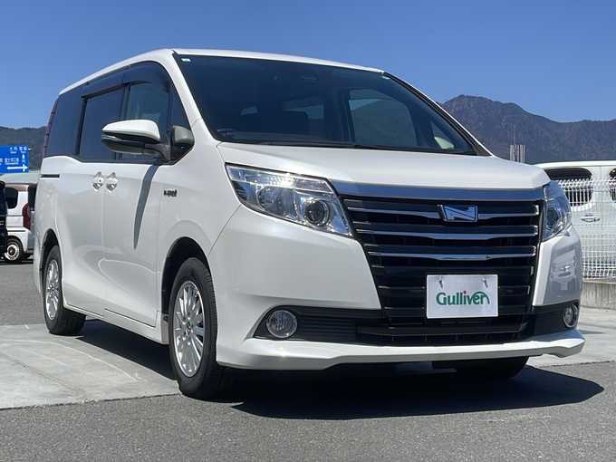 新着情報“ノアハイブリッドG”2017年式ホワイトパールクリスタルシャイン入荷しました！