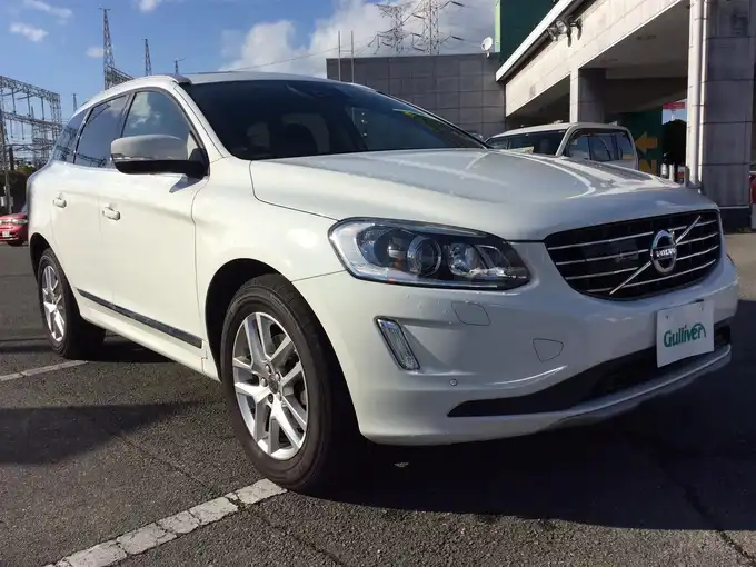 新着情報“ＸＣ６０D4 クラシック”2016年式コスミックホワイトメタリック入荷しました！