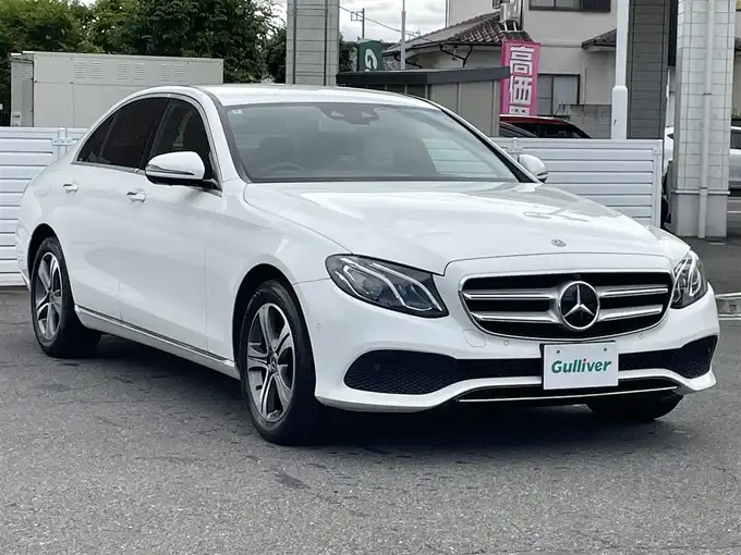 新着情報“ＥクラスE200 4マチック アバンギャルド”2018年式白入荷しました！