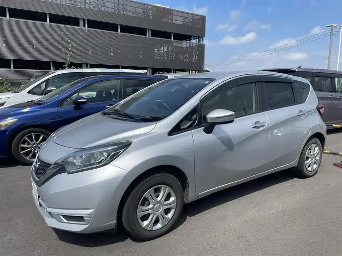 新着情報“ノートX”2017年式シルバー入荷しました！