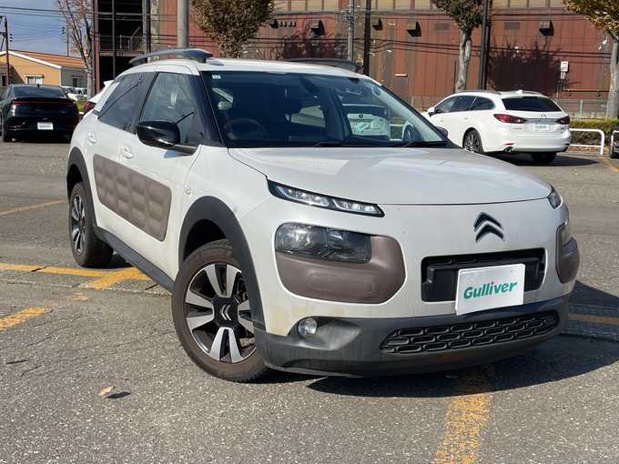 新着情報“Ｃ４ カクタスベースグレード”2017年式白入荷しました！