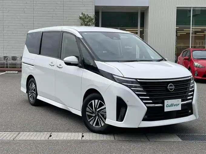 新着情報“セレナハイウェイスターV”2023年式パール入荷しました！