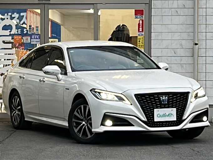 新着情報“クラウンハイブリッドG Four”2018年式ホワイトパールクリスタルシャイン入荷しました！