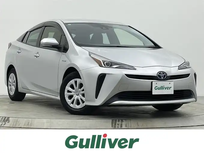 新着情報“プリウスS”2019年式シルバーM入荷しました！