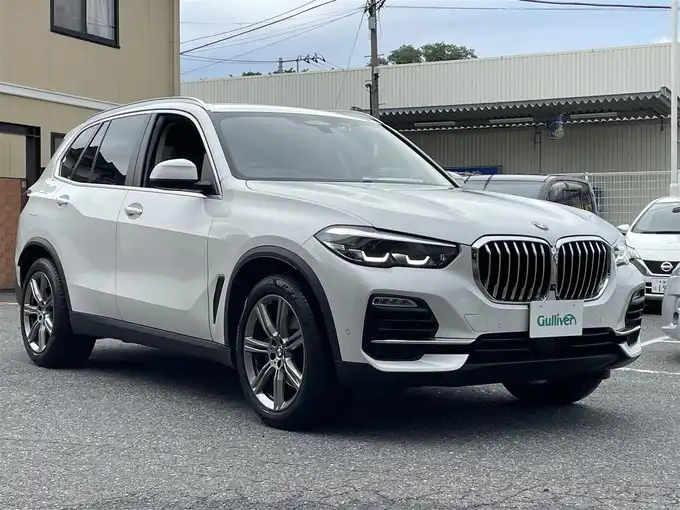 新着情報“Ｘ５xDrive 35d”2021年式ミネラルホワイト入荷しました！