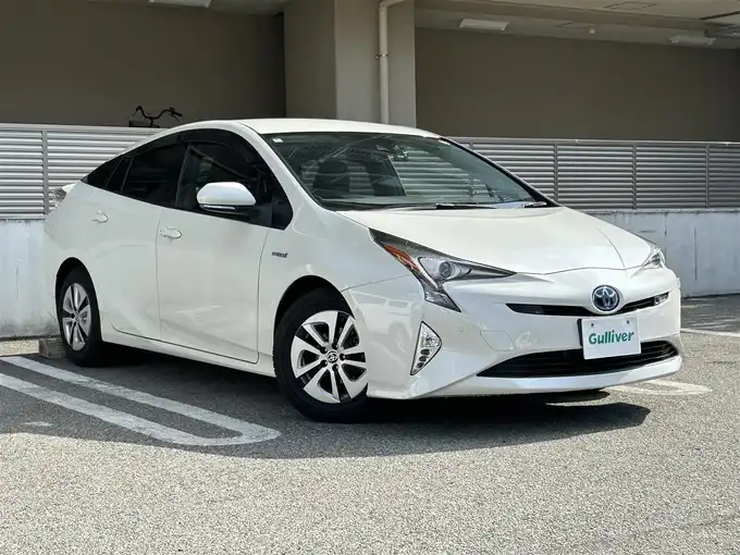 新着情報“プリウスA”2016年式ホワイトパールクリスタルシャイン入荷しました！