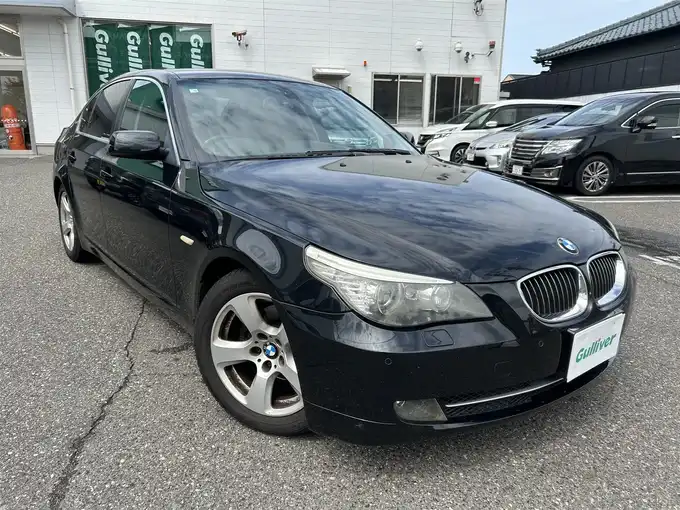 新着情報“５シリーズ525i”2010年式サファイアブラックP入荷しました！