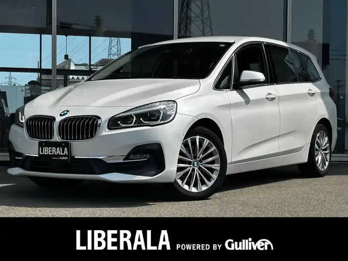 新着情報“２シリーズ218d xDriveグランツアラー ラグジュアリー”2019年式パール入荷しました！