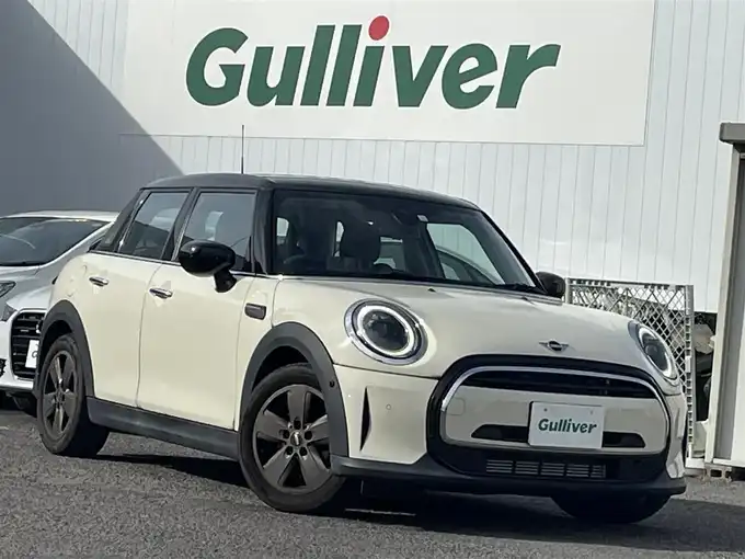 新着情報“ＭＩＮＩクーパー エッセンシャル・トリム”2023年式ペッパー・ホワイト入荷しました！