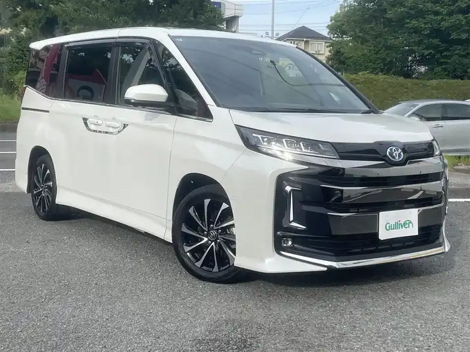 新着情報“ノアハイブリッドS－Z”2022年式ホワイトパールクリスタルシャイン入荷しました！