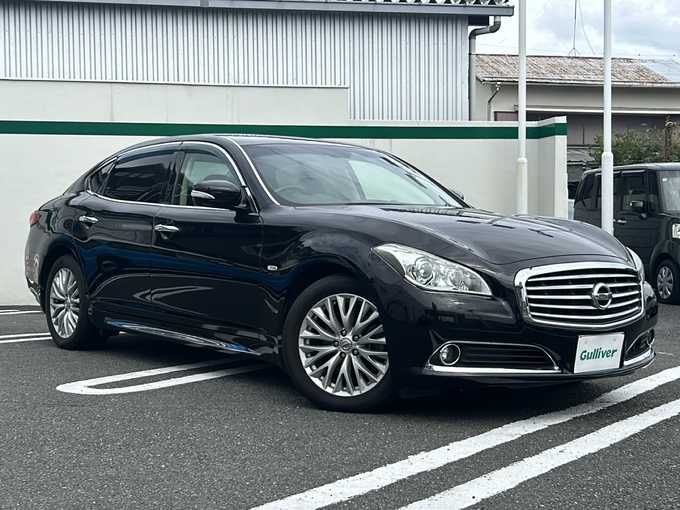 新着情報“シーマハイブリッド”2014年式ガーネットブラック入荷しました！