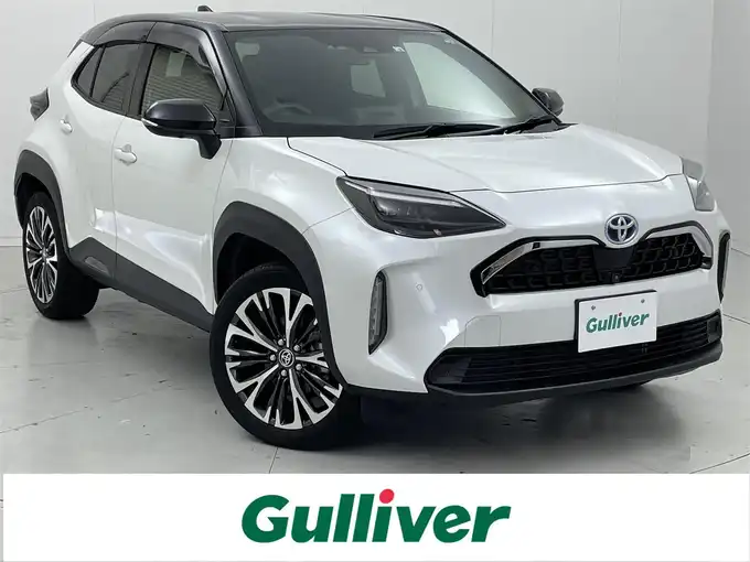 新着情報“ヤリスクロスハイブリッドZ”2022年式ブラックマイカ/プラチナホワイトパールマイカ入荷しました！