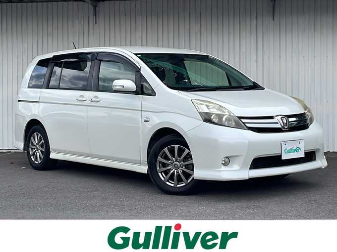 新着情報“アイシスプラタナ”2013年式ホワイトパールクリスタルシャイン入荷しました！