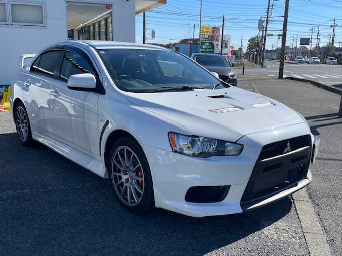 新着情報“ランサーGSRエボリューションⅩ”2011年式シルキーホワイト入荷しました！