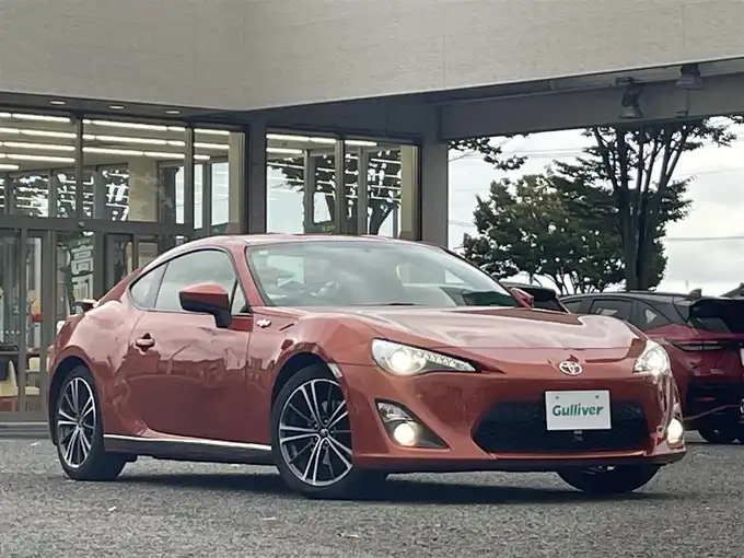新着情報“８６GTリミテッド”2015年式オレンジメタリック入荷しました！