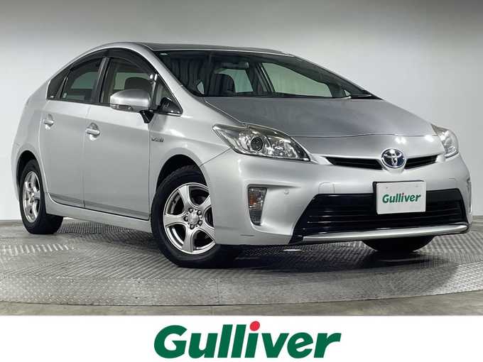 新着情報“プリウスS”2015年式シルバーM入荷しました！