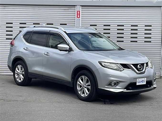新着情報“エクストレイル20Xt エマージェンシーブレーキパッケージ”2016年式ブリリアントシルバー入荷しました！