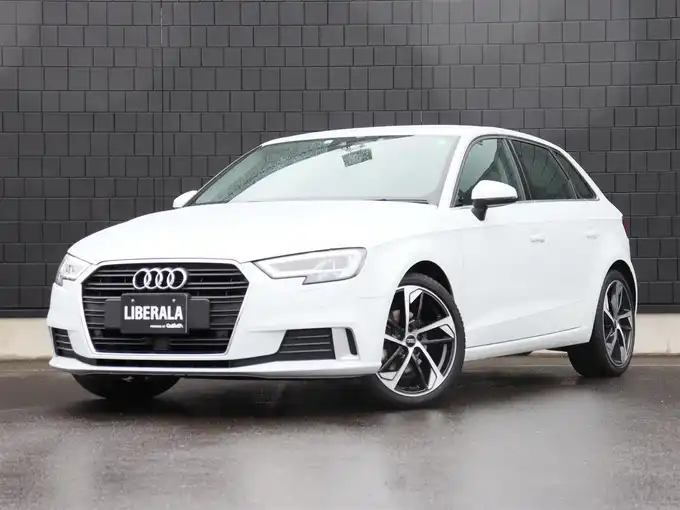 新着情報“Ａ３スポーツバック ブラックスタイリング”2020年式グレイシアホワイトメタリック入荷しました！