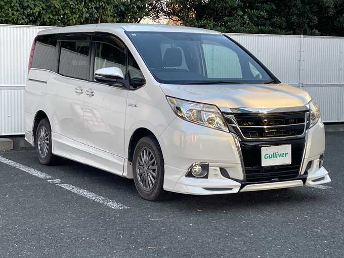 新着情報“エスクァイアハイブリッドGi”2015年式ホワイトパールクリスタルシャイン入荷しました！