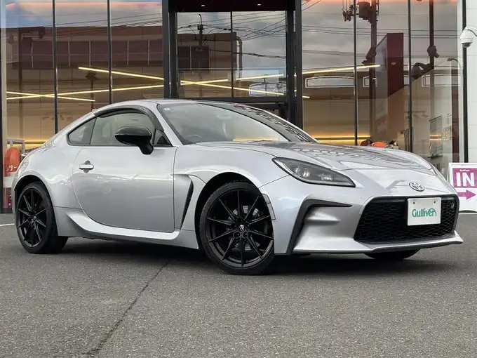 新着情報“ＧＲ８６RZ”2022年式アイスシルバーメタリック入荷しました！