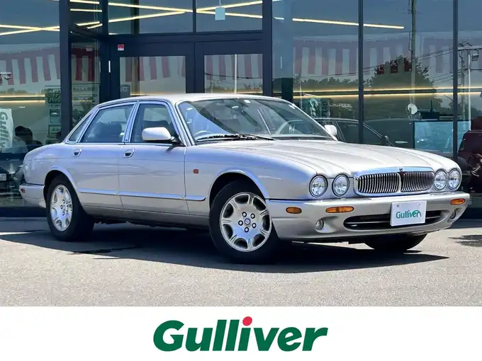 新着情報“ＸＪソブリン 3．2－V8”2003年式シルバー入荷しました！