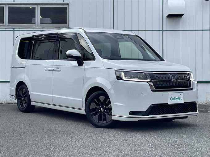 新着情報“ステップワゴンe:HEVスパーダ”2022年式プラチナホワイトパール入荷しました！
