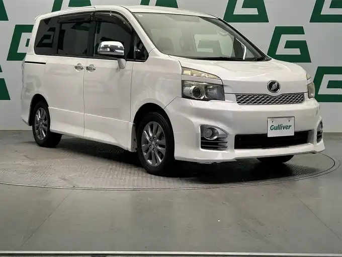 新着情報“ヴォクシーZS 煌”2011年式ホワイトパールクリスタルシャイン入荷しました！