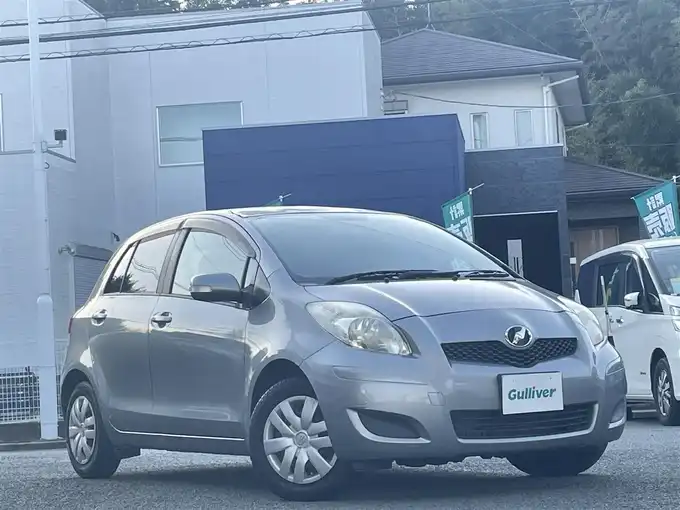 新着情報“ヴィッツF”2009年式ミディアムシルバーメタリック入荷しました！