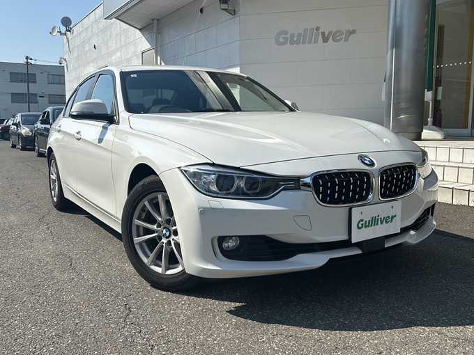 新着情報“３シリーズ320i”2015年式アルピンホワイトⅢ入荷しました！