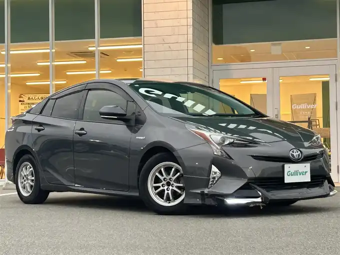 新着情報“プリウスS”2016年式グレーメタリック入荷しました！