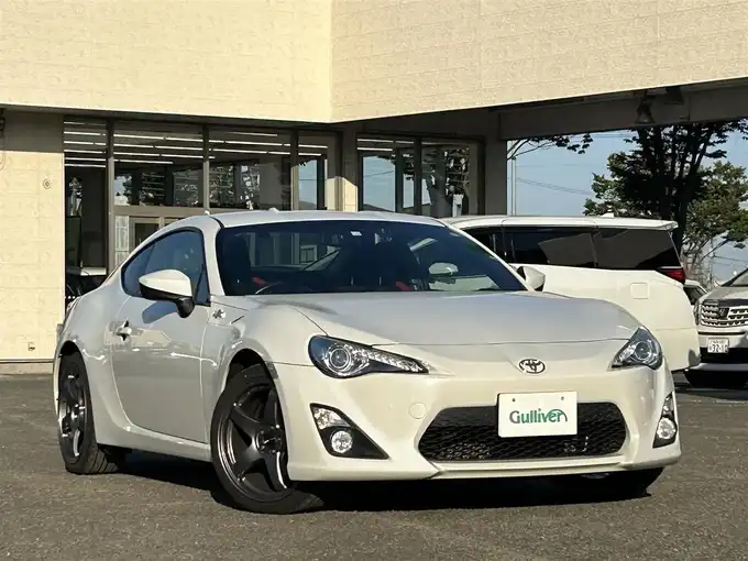 新着情報“８６GT”2014年式クリスタルホワイトパール入荷しました！