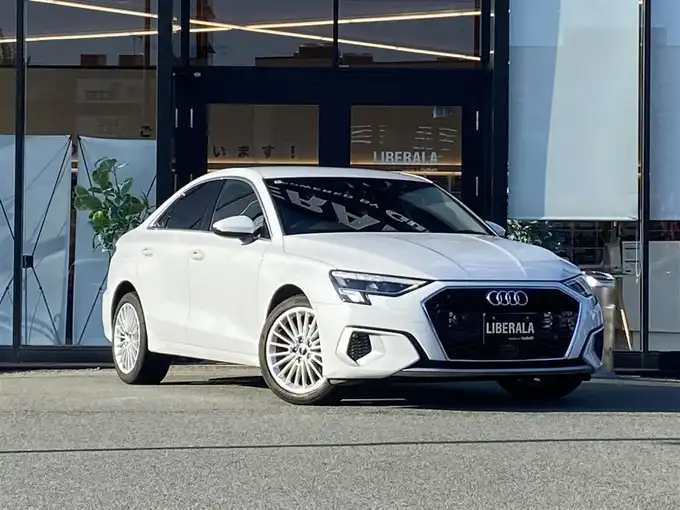 新着情報“Ａ３セダン30TFSIアドバンスド”2022年式パール入荷しました！