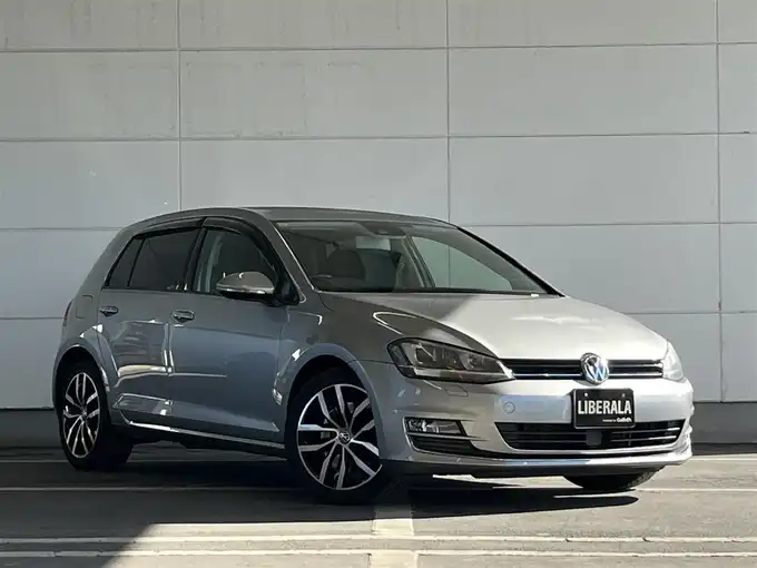 新着情報“ゴルフTSIハイラインブルーモーションテクノロジー”2013年式シルバー入荷しました！