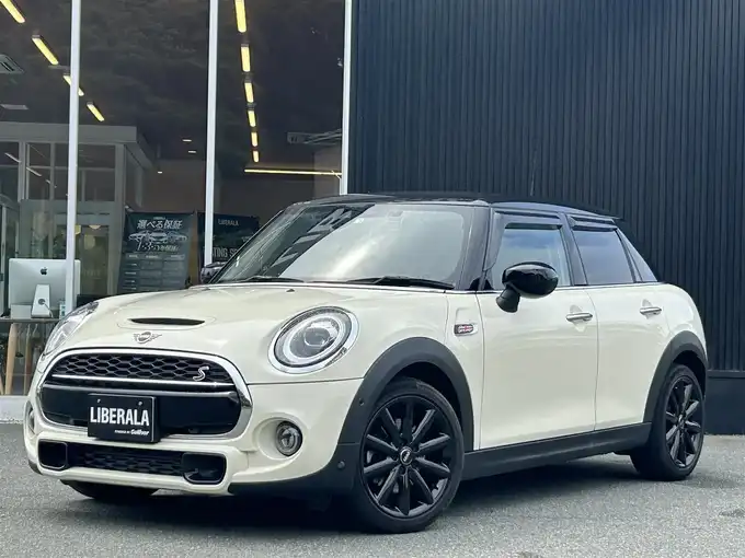 新着情報“ＭＩＮＩクーパーS”2020年式ペッパー・ホワイト入荷しました！