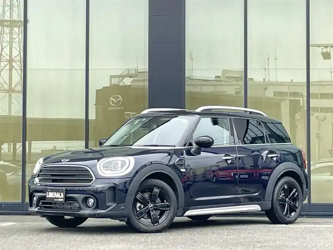 新着情報“ＭＩＮＩクーパーD クロスオーバー エッセンシャル・トリム”2022年式紺入荷しました！