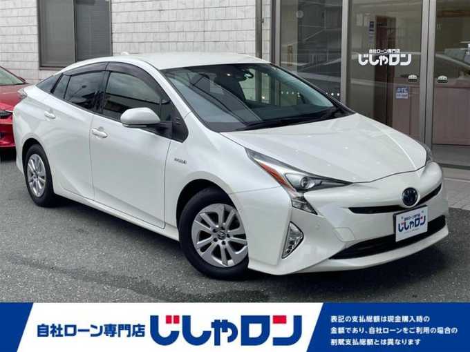 新着情報“プリウスSセーフティプラス”2017年式ホワイトパールクリスタルシャイン入荷しました！