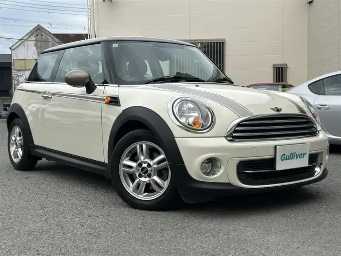 新着情報“ＭＩＮＩクーパー”2013年式ペッパー・ホワイト入荷しました！