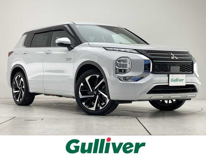 新着情報“アウトランダーＰＨＥＶP”2022年式ホワイトダイヤモンド入荷しました！