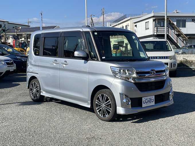 新着情報“タントカスタムRS”2015年式ブライトシルバーメタリック入荷しました！