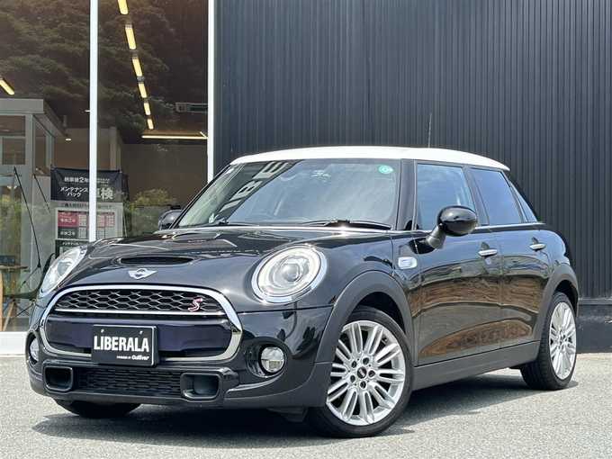 新着情報“ＭＩＮＩジャーミン クーパーS”2016年式ミッドナイト・ブラック・メタリック入荷しました！