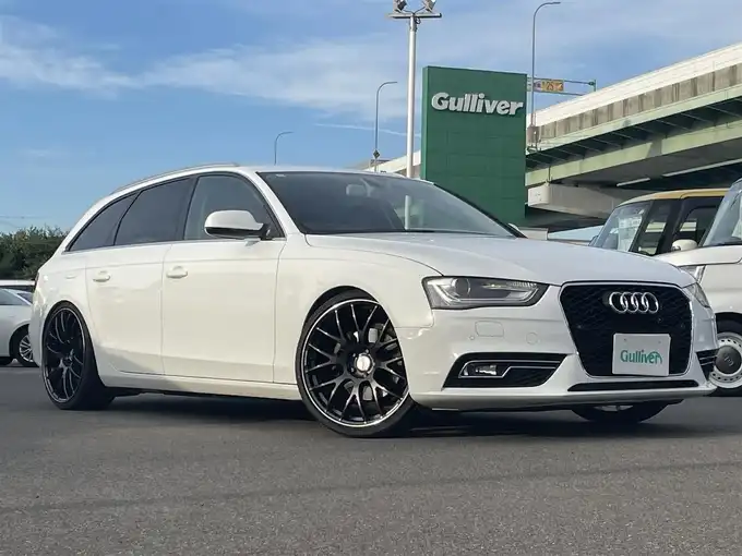 新着情報“Ａ４アバント2．0TFSI”2012年式白入荷しました！