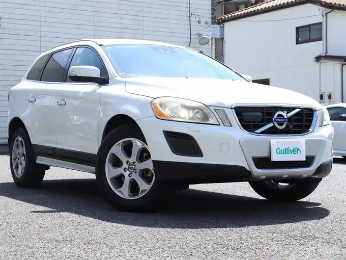 新着情報“ＸＣ６０T5 LE”2012年式クリスタルホワイトP入荷しました！
