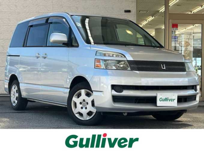 新着情報“ヴォクシーX サイドリフトアップシート装着車”2004年式シルバーM入荷しました！
